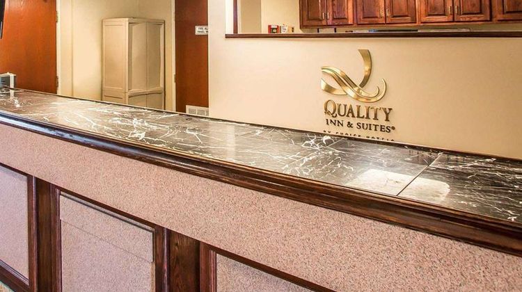 Quality Inn & Stes Middletown Lobby