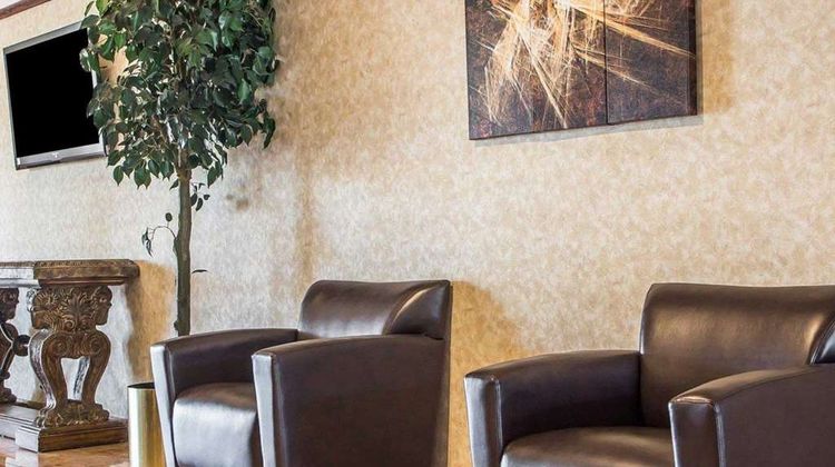 Quality Inn & Stes Middletown Lobby