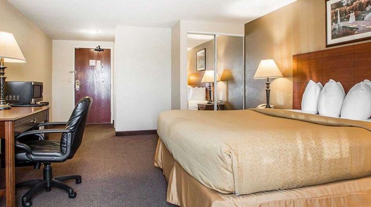 Quality Inn & Stes Middletown Room