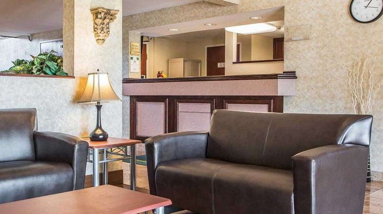 Quality Inn & Stes Middletown Lobby