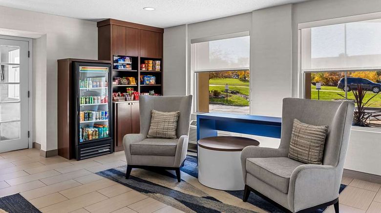 <b>Comfort Inn Concord Lobby</b>. Images powered by <a href="https://iceportal.shijigroup.com/" title="IcePortal" target="_blank">IcePortal</a>.