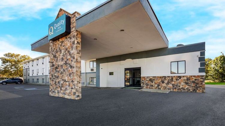 Quality Inn Exterior