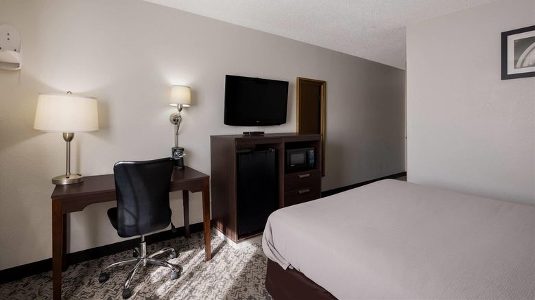 <b>Quality Inn Room</b>. Images powered by <a href="https://iceportal.shijigroup.com/" title="IcePortal" target="_blank">IcePortal</a>.