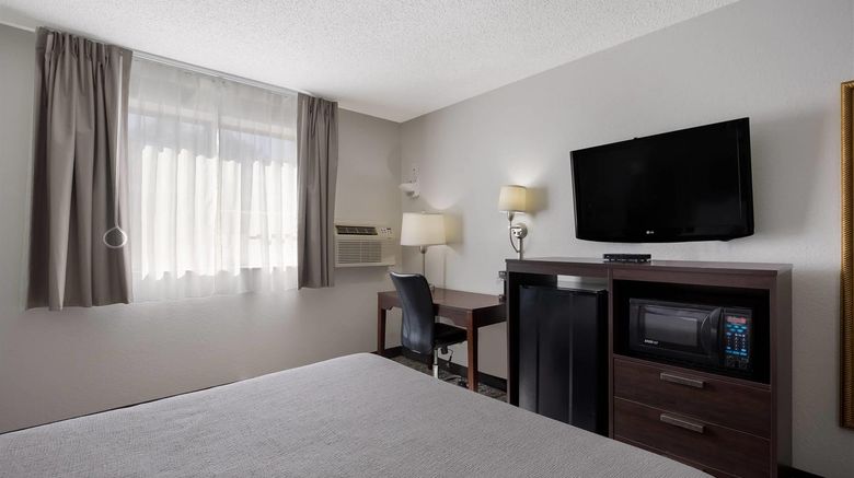 <b>Quality Inn Room</b>. Images powered by <a href="https://iceportal.shijigroup.com/" title="IcePortal" target="_blank">IcePortal</a>.