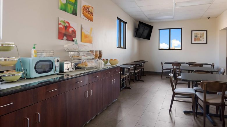 <b>Quality Inn Restaurant</b>. Images powered by <a href="https://iceportal.shijigroup.com/" title="IcePortal" target="_blank">IcePortal</a>.