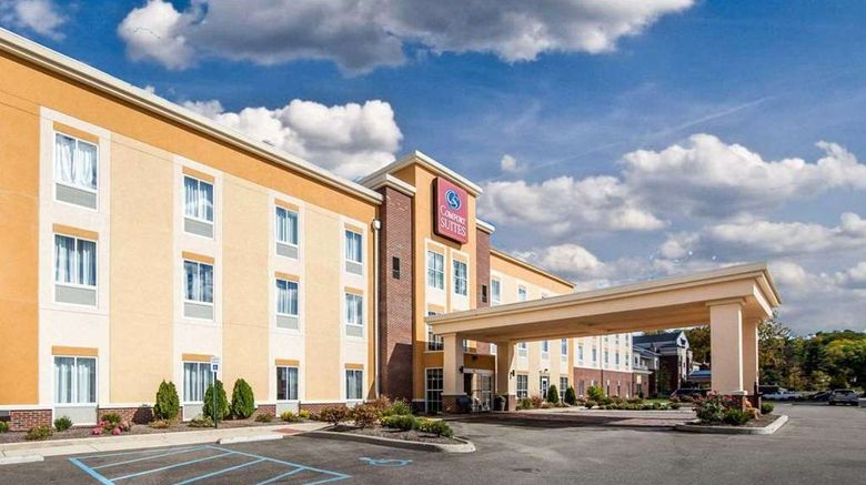 Comfort Suites Exterior. Images powered by <a href="https://iceportal.shijigroup.com" target="_blank" rel="noopener">Ice Portal</a>.