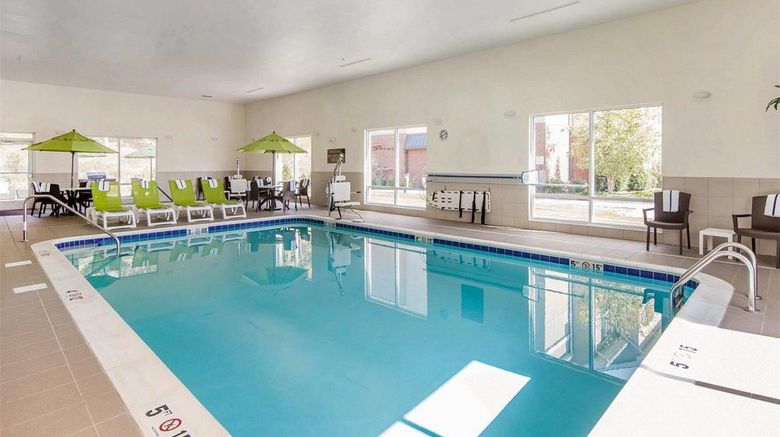 <b>Comfort Suites Pool</b>. Images powered by <a href="https://iceportal.shijigroup.com/" title="IcePortal" target="_blank">IcePortal</a>.