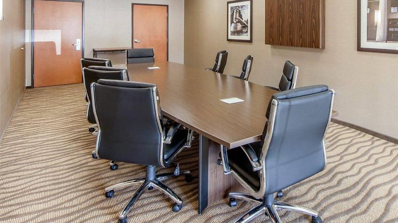 <b>Comfort Suites Meeting</b>. Images powered by <a href="https://iceportal.shijigroup.com/" title="IcePortal" target="_blank">IcePortal</a>.
