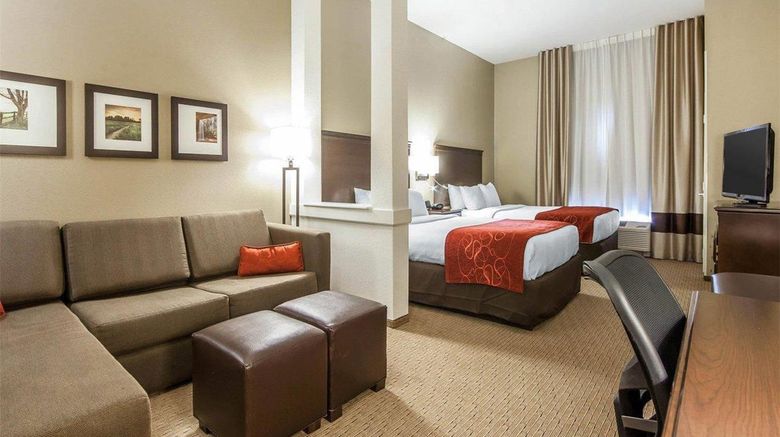<b>Comfort Suites Suite</b>. Images powered by <a href="https://iceportal.shijigroup.com/" title="IcePortal" target="_blank">IcePortal</a>.