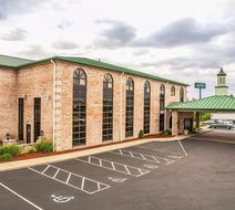 Quality Inn & Suites Forest Park Exterior