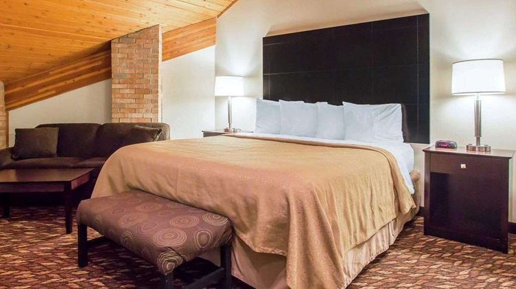 Quality Inn & Suites Suite