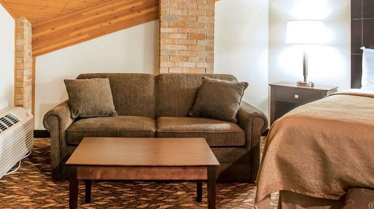 Quality Inn & Suites Suite