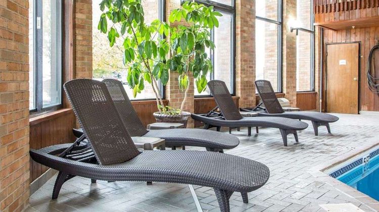 Quality Inn & Suites Pool