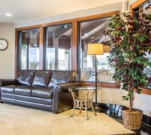 Quality Inn & Suites Lobby