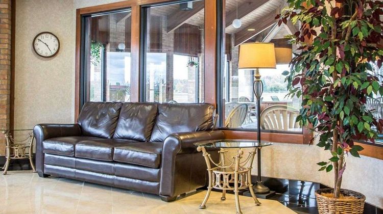 Quality Inn & Suites Lobby