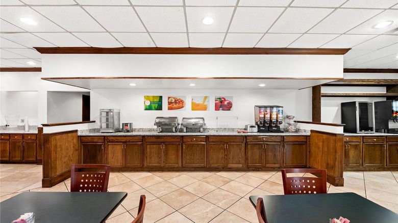 <b>Quality Inn Dayton Airport Restaurant</b>. Images powered by <a href="https://iceportal.shijigroup.com/" title="IcePortal" target="_blank">IcePortal</a>.