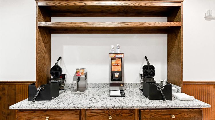 Quality Inn Dayton Airport Restaurant