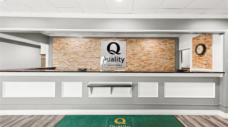 Quality Inn Dayton Airport Lobby