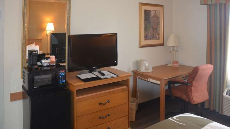 <b>Quality Inn Perrysburg Toledo South Room</b>. Images powered by <a href="https://iceportal.shijigroup.com/" title="IcePortal" target="_blank">IcePortal</a>.