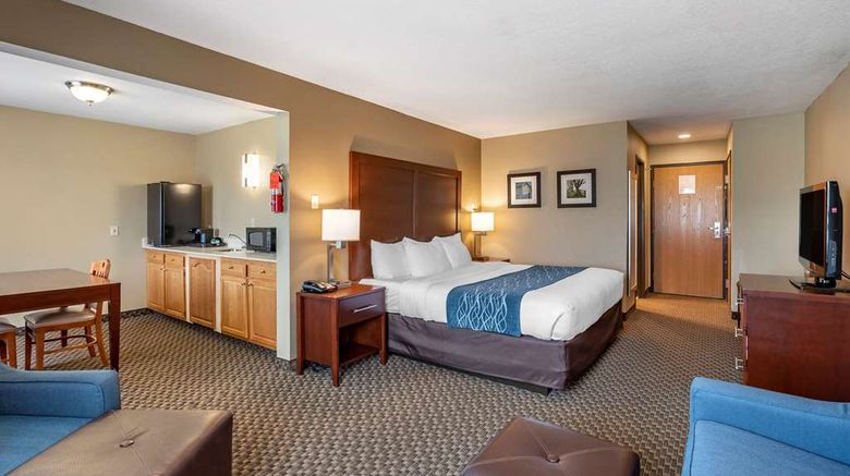 <b>Comfort Inn & Suites Napoleon Suite</b>. Images powered by <a href="https://iceportal.shijigroup.com/" title="IcePortal" target="_blank">IcePortal</a>.