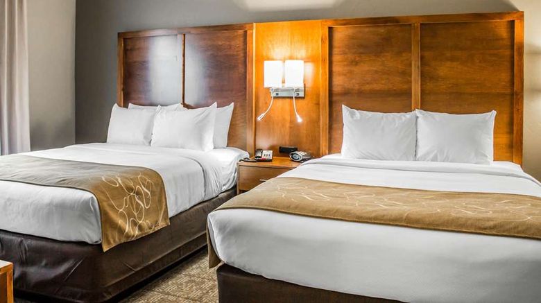 <b>Comfort Suites Hartville Suite</b>. Images powered by <a href="https://iceportal.shijigroup.com/" title="IcePortal" target="_blank">IcePortal</a>.
