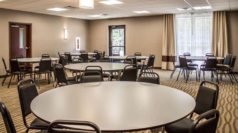 <b>Comfort Suites Hartville Meeting</b>. Images powered by <a href="https://iceportal.shijigroup.com/" title="IcePortal" target="_blank">IcePortal</a>.