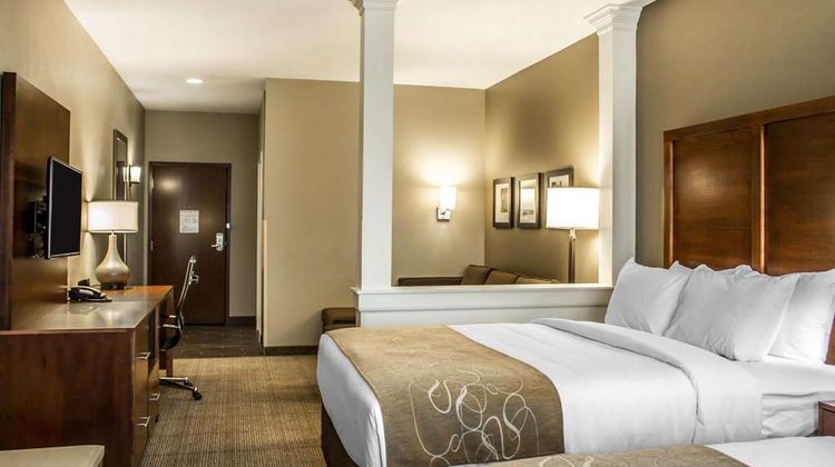 Comfort Suites Hartville Suite
