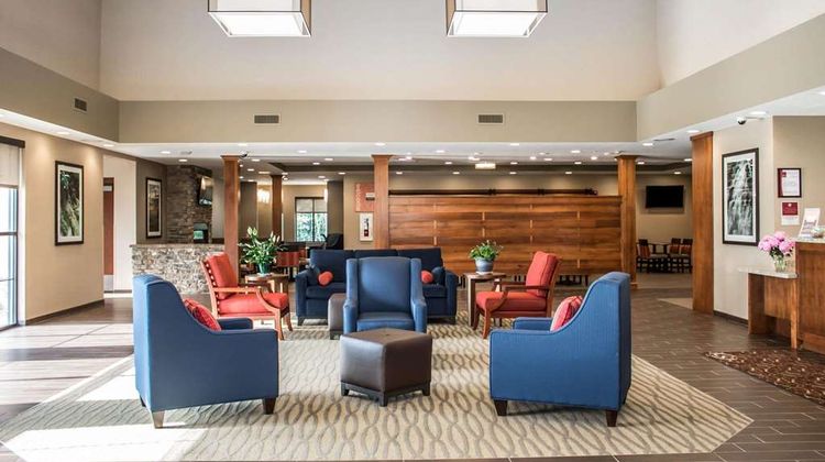 Comfort Suites Hartville Lobby