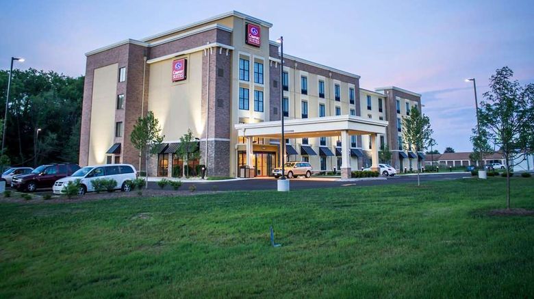 <b>Comfort Suites Hartville Exterior</b>. Images powered by <a href="https://iceportal.shijigroup.com/" title="IcePortal" target="_blank">IcePortal</a>.