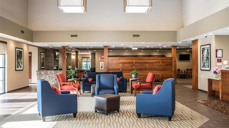 Comfort Suites Hartville Lobby