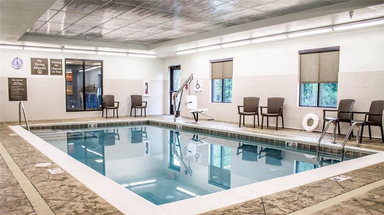 Comfort Suites Hartville Pool