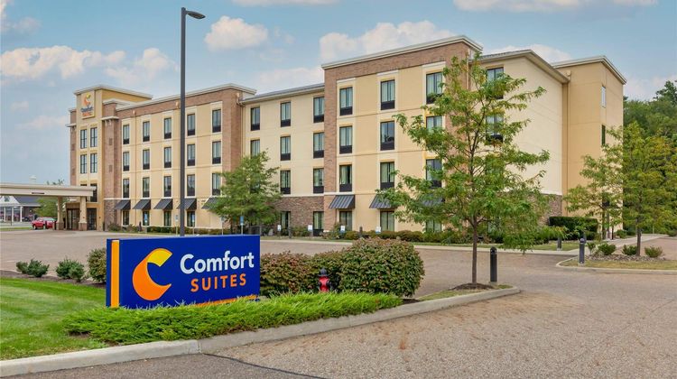Comfort Suites Hartville Exterior