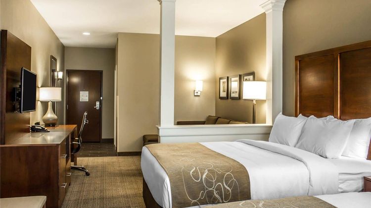 Comfort Suites Hartville Suite