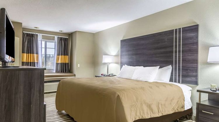 Quality Inn & Suites North Lima Room