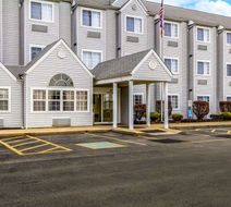 Quality Inn & Suites North Lima Exterior