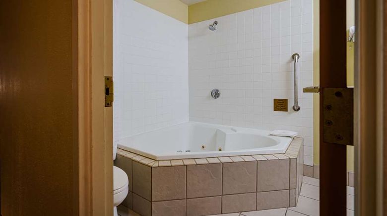 <b>Quality Inn West Chester Pool</b>. Images powered by <a href="https://iceportal.shijigroup.com/" title="IcePortal" target="_blank">IcePortal</a>.