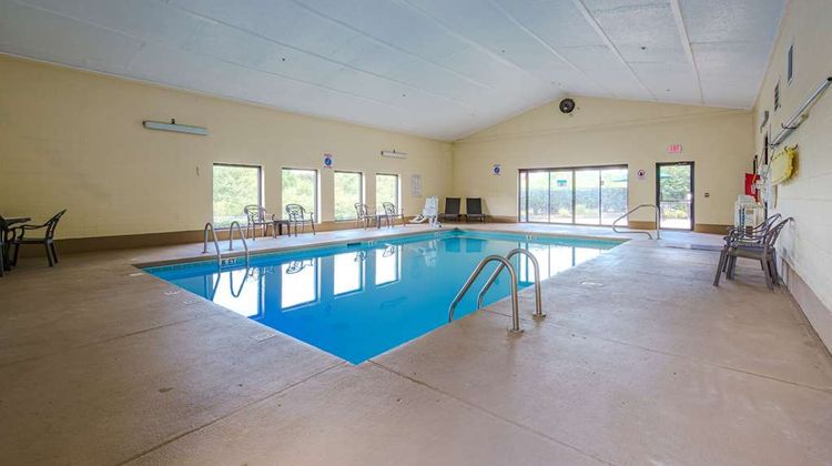 Quality Inn West Chester Pool