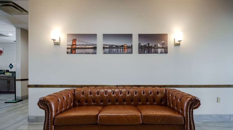 Quality Inn West Chester Lobby