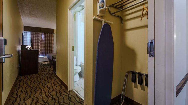 Quality Inn West Chester Room