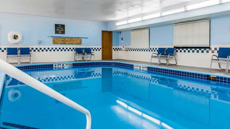 Comfort Inn Blue Ash Pool