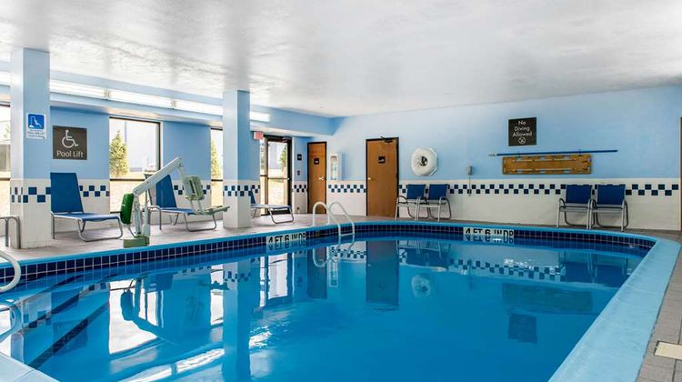 Comfort Inn Blue Ash Pool