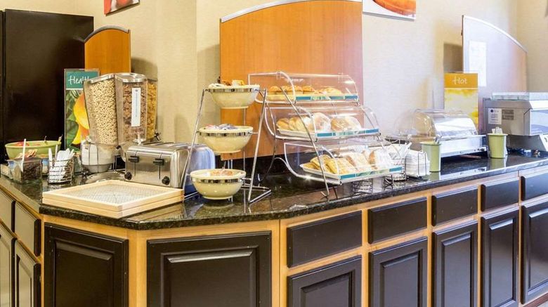 <b>Quality Inn and Suites Restaurant</b>. Images powered by <a href="https://iceportal.shijigroup.com/" title="IcePortal" target="_blank">IcePortal</a>.