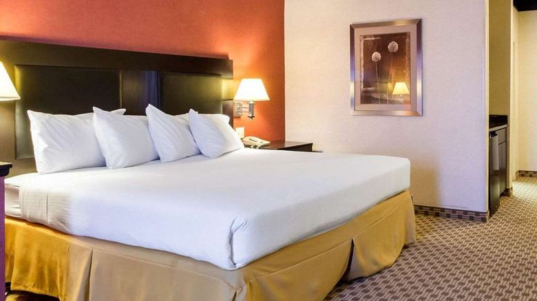 <b>Quality Inn and Suites Suite</b>. Images powered by <a href="https://iceportal.shijigroup.com/" title="IcePortal" target="_blank">IcePortal</a>.