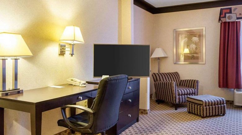 <b>Quality Inn and Suites Suite</b>. Images powered by <a href="https://iceportal.shijigroup.com/" title="IcePortal" target="_blank">IcePortal</a>.