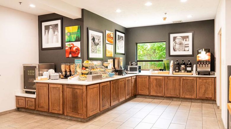 <b>Quality Inn and Suites Restaurant</b>. Images powered by <a href="https://iceportal.shijigroup.com/" title="IcePortal" target="_blank">IcePortal</a>.