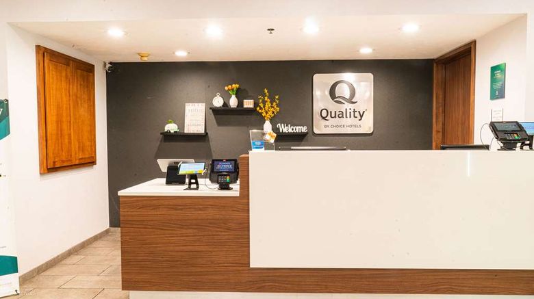 <b>Quality Inn and Suites Lobby</b>. Images powered by <a href="https://iceportal.shijigroup.com/" title="IcePortal" target="_blank">IcePortal</a>.