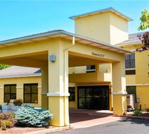 Quality Inn and Suites Exterior