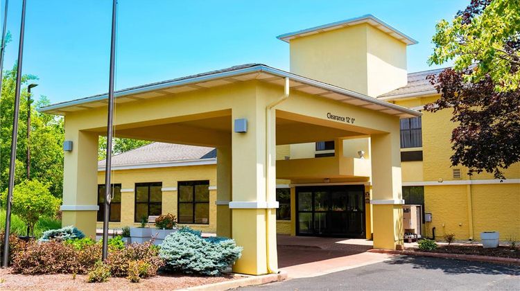 Quality Inn and Suites Exterior