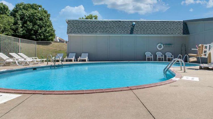 Rodeway Inn Sharonville Pool