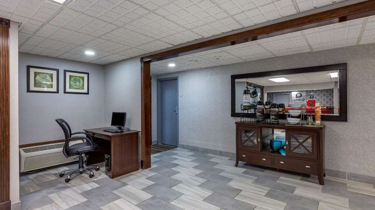 Quality Inn Youngstown Lobby